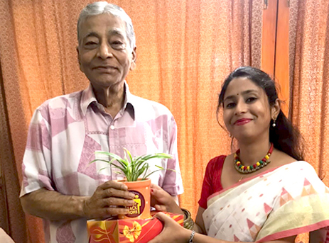 How to Care for Aging Parents From a Distance
